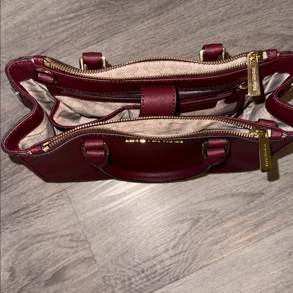 New- Michael Kors Burgundy Medium Bag - Picture 5 of 8